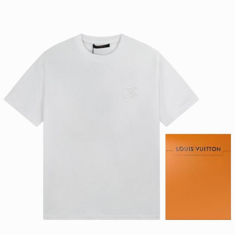 Louis Vuitton Men's T-shirts 900